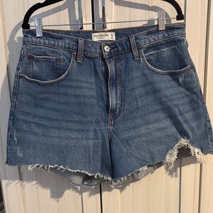 Abercrombie & Fitch Curve Love High Rise 4 Inch Mom Short